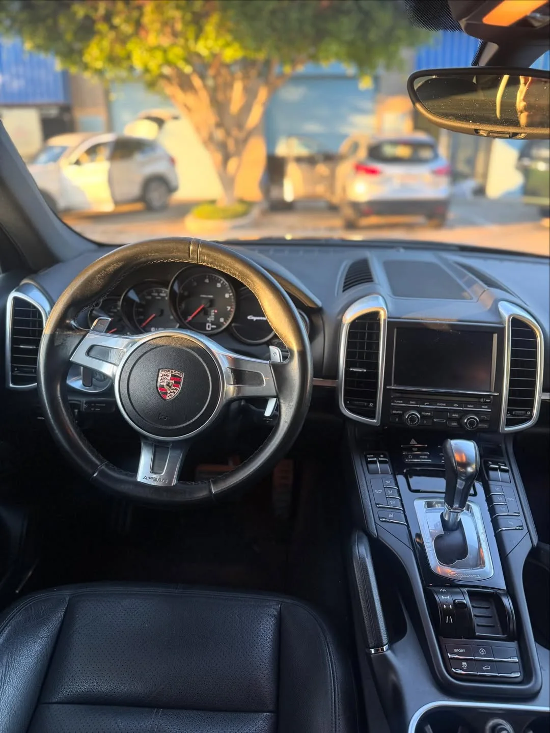 2011 Porsche Cayenne — photo 2