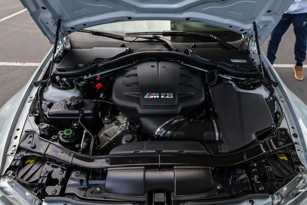 2010 BMW M3 — photo 7